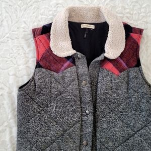 Warm and Cozy Plaid Vest ♥️